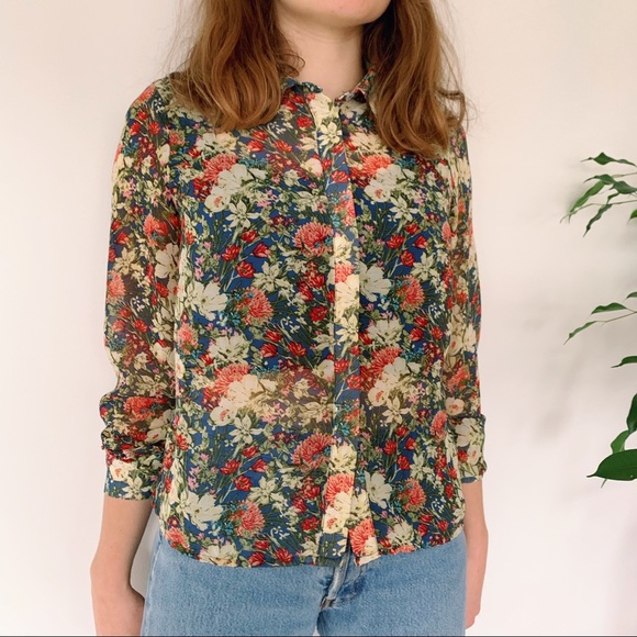 ⚡️3/$30⚡️Floral Blouse🌷 - Picture 3 of 4